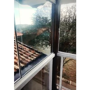Guarda-corpo com fechamento 