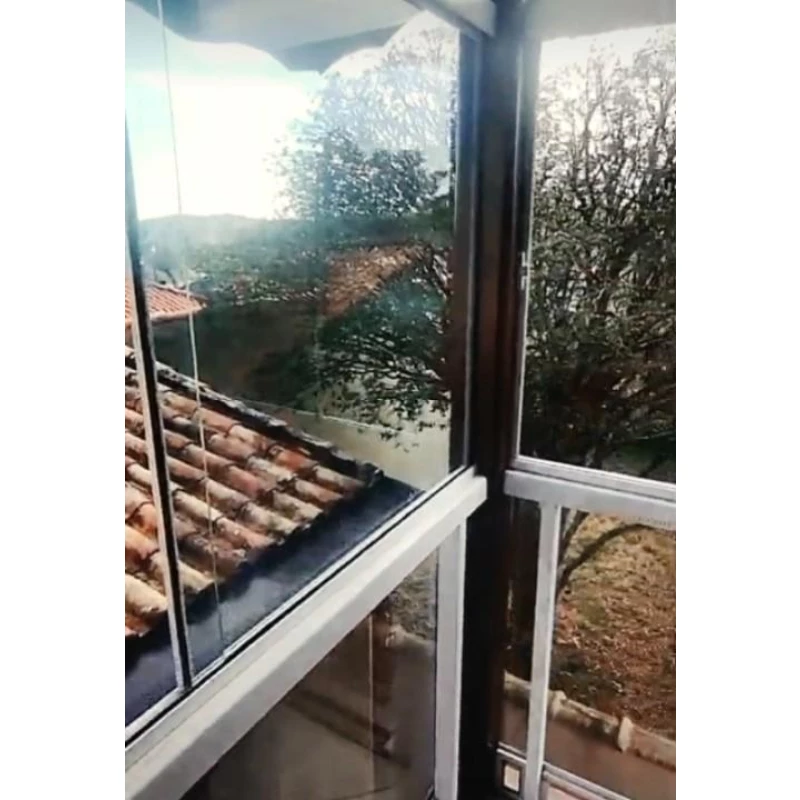 Guarda-corpo com fechamento 