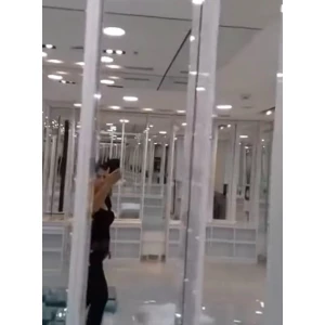 Espelho  lapidado até  o teto