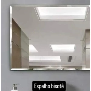Espelho bisotě